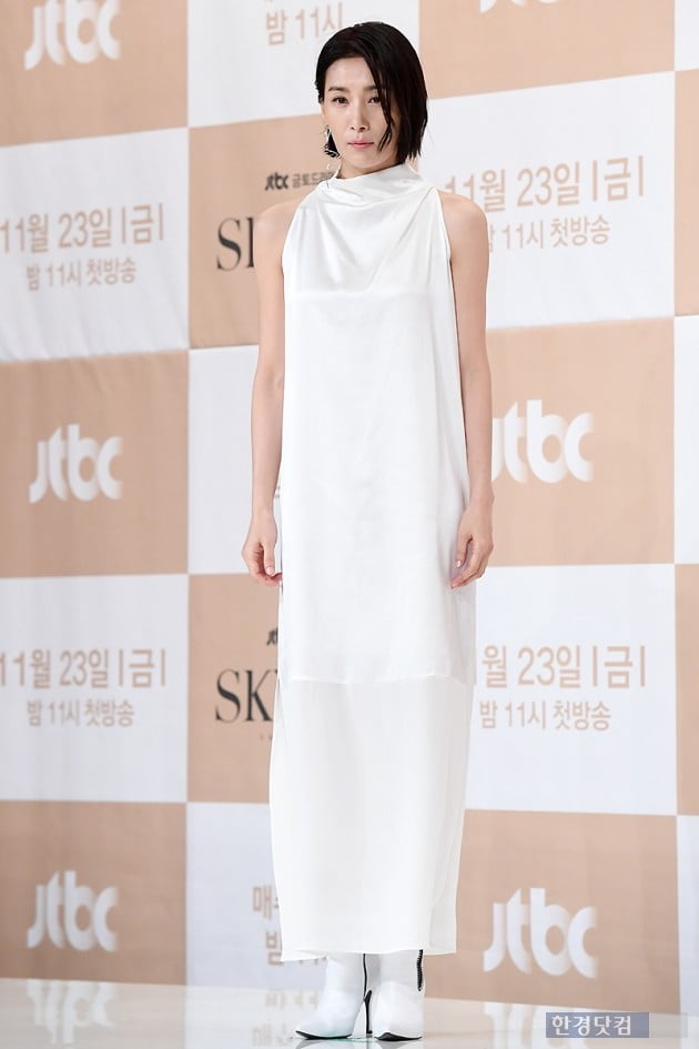 [포토] 김서형, '순백의 원피스 입고 우아하게'