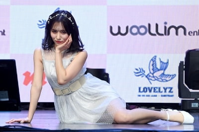 [포토] 러블리즈 진, '난 너무 예뻐요~'