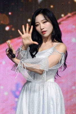 [포토] 러블리즈 류수정, '장풍 댄스'