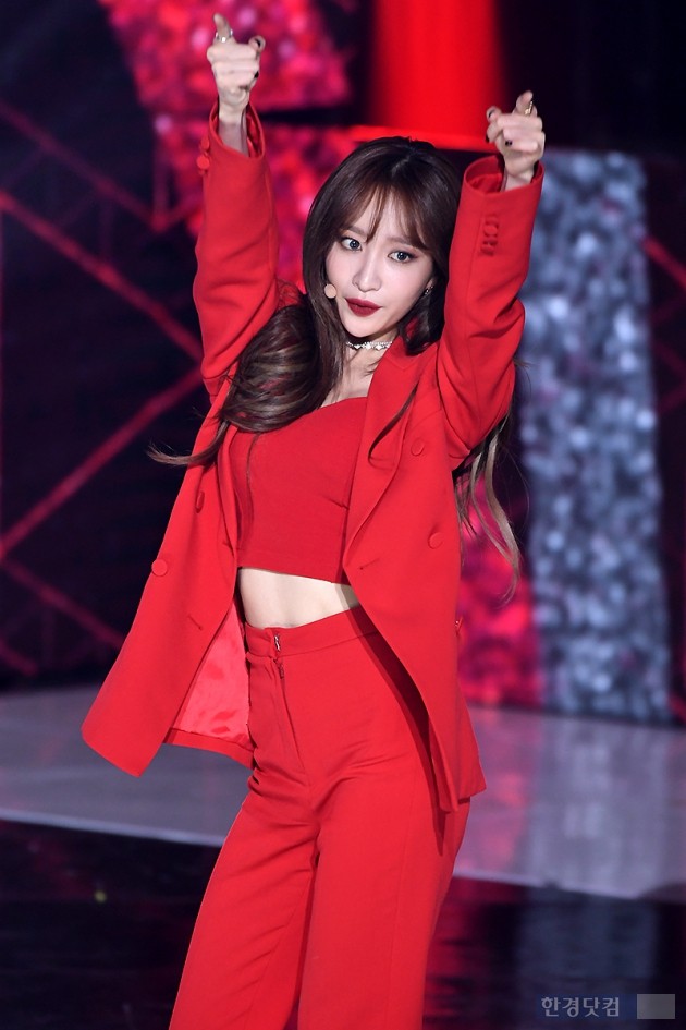 [포토] EXID 하니, '당당하게 드러낸 잘록한 허리'