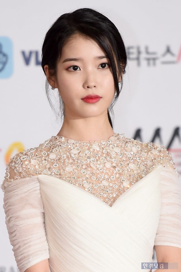 [포토] 아이유, '깜찍한 미모 뽐내며~' (2018 AAA)