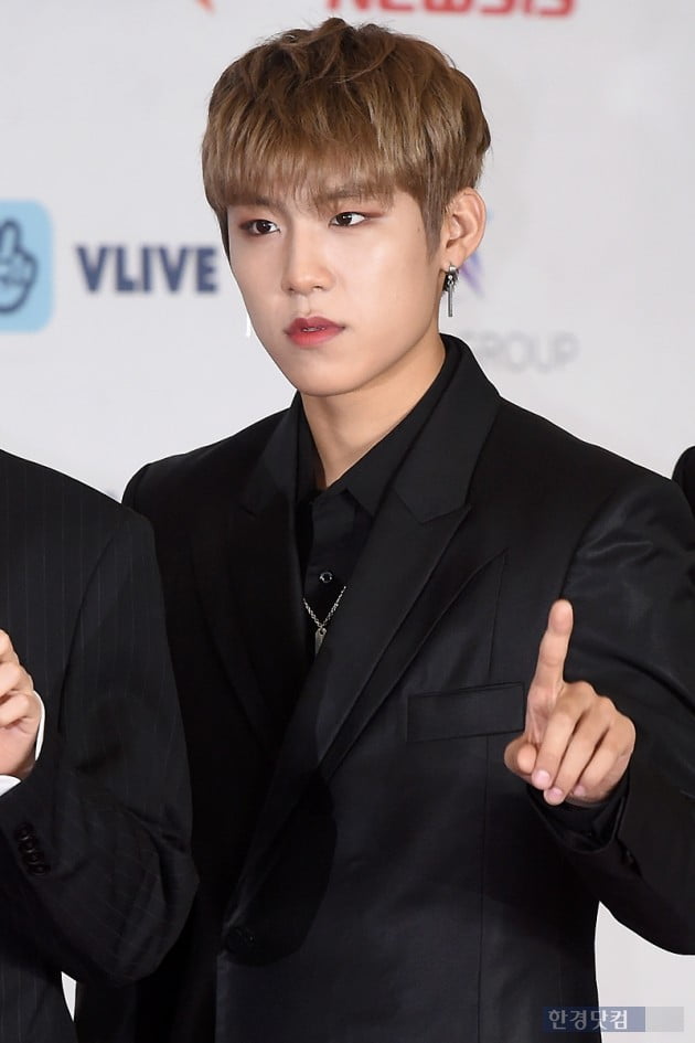 [포토] 워너원 박우진, '부드러운 눈빛 카리스마~' (2018 AAA)