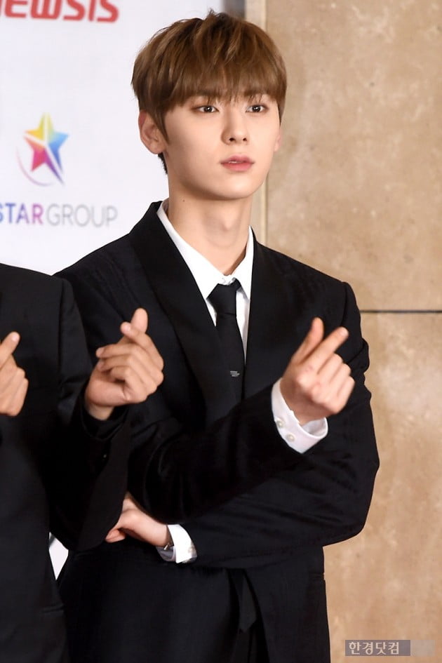 [포토] 워너원 황민현, '부드러운 모습에 눈길~' (2018 AAA)