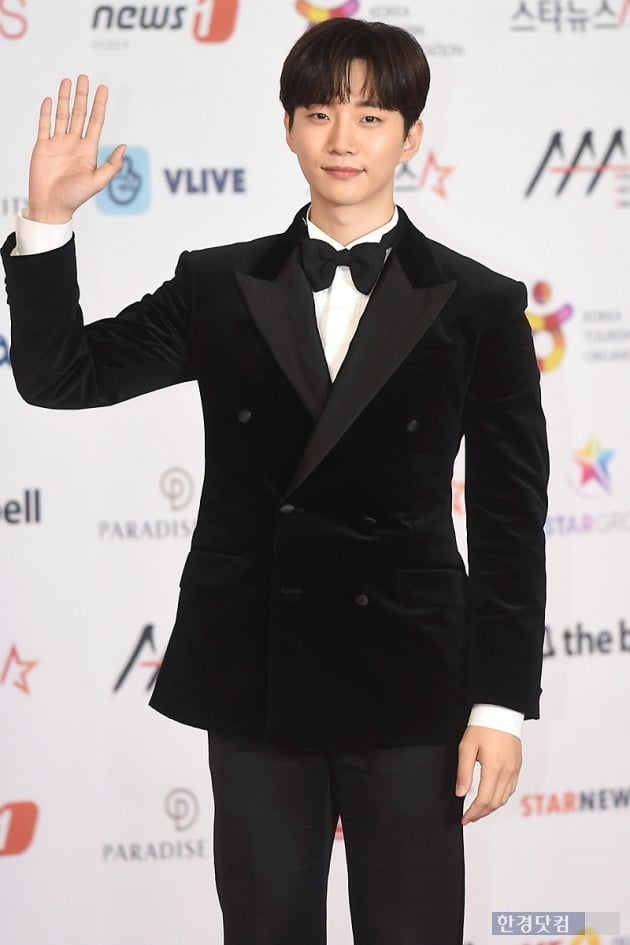 [포토] 이준호, '부드러운 손인사~' (2018 AAA)