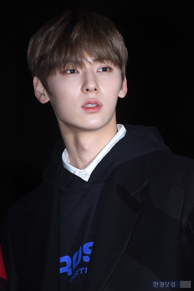 [포토] 워너원 황민현, '이른 아침에도 굴욕 없는 멋짐'