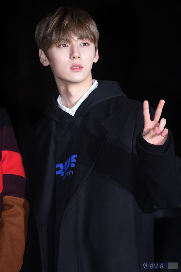 [포토] 워너원 황민현, '감탄을 부르는 멋짐~'