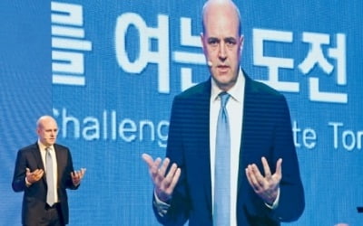 "스타트업·창업가들이 4차 산업혁명 주역될 것…도전 두려워 말라"