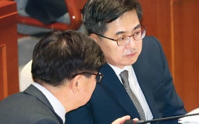 靑, 경제 투톱 '엇박자' 조기수습…예산시즌 초유의 경제수장 교체