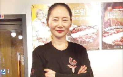 "자체 개발 양념으로 24시간 숙성, 외국인들도 많이 찾는 닭갈비집"