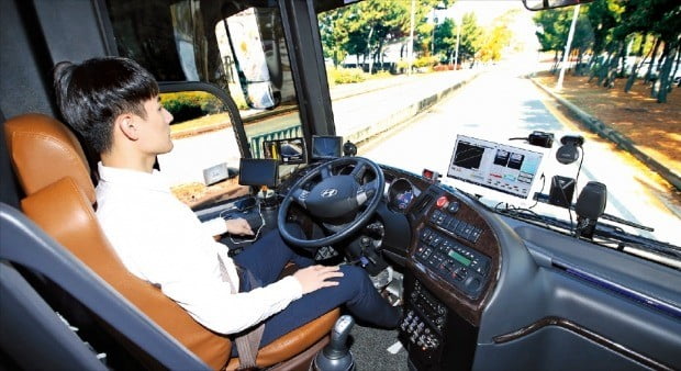 KT, 인천공항서 버스 자율주행 성공 