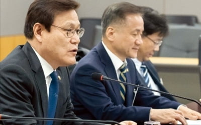 이해찬 "카드 수수료율 2.3%→1.5%…年매출 10억 이하는 사실상 제로"