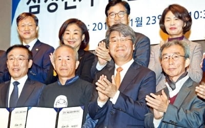 손 맞잡은 삼성전자·반올림…11년 끈 '반도체 백혈병 분쟁' 끝냈다