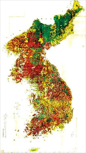 1910년 총독부가 작성한 조선임야 분포도. 초록색은 성림지, 붉은색은 나무가 매우 성긴 치림지, 노란색은 나무가 아예 없는 무입목지.
 