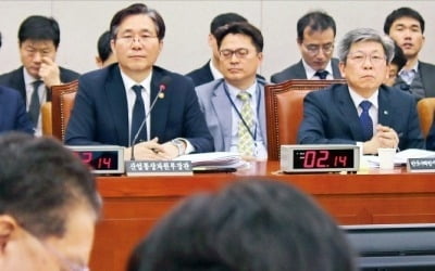 정부 "우리가 따낼 줄 알았던 UAE원전 정비, 경쟁입찰로 바뀐 것 맞다"