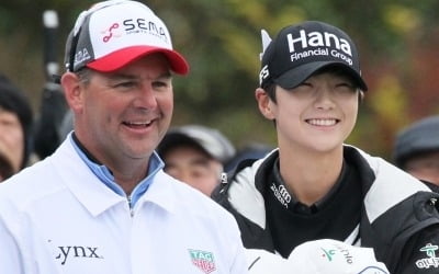 LPGA, 포섬 매치서 완승…트로피 탈환 보인다