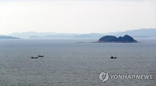 남북, 서해 NLL 불법조업 선박 정보교환…10여년만에 복원