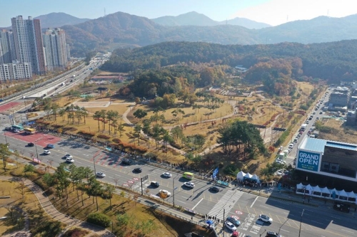 "규제 세지기 전에" 수도권 분양 견본주택 '구름인파'