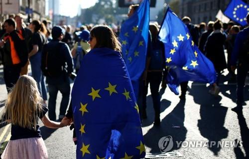 "EU, 英 전체 관세동맹 잔류 수용…미래 경제 파트너십도 진전"