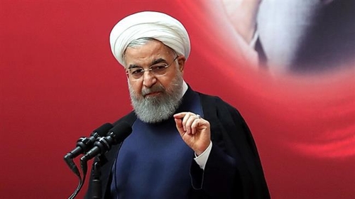 이란 대통령, 美제재 첫날 "석유 수출로 제재 부수겠다"