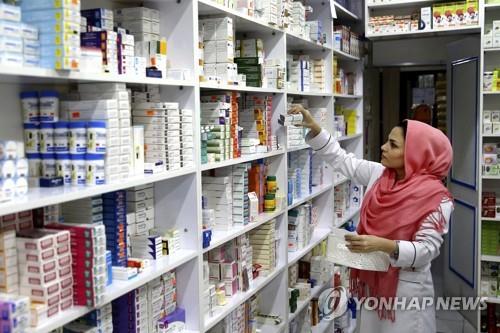 약값 폭등에 약도 못 먹는데…美추가 제재에 떠는 이란인들