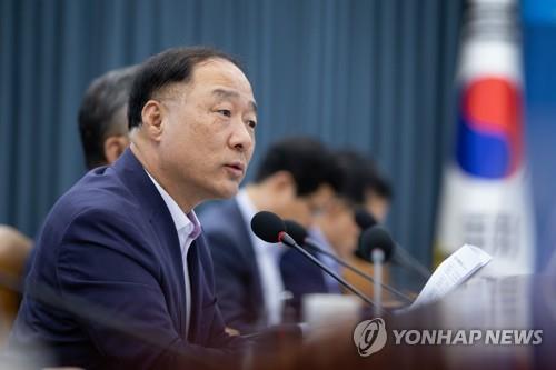 새 경제수장 홍남기…경제분야 등 국정현안 꿰뚫는 '정책통'