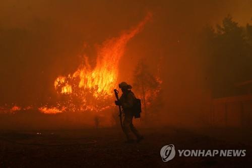 美캘리포니아 산불로 9명 사망·35명 실종…15만명 대피령