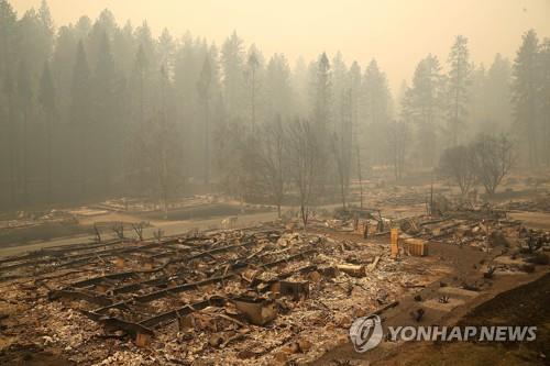 폐허로 변한 '파라다이스'…산불이 집어삼킨 美산간마을의 비극