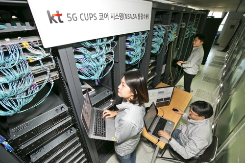 명동 한복판에 들어선 5G 기지국…SK텔레콤, 상용화 '박차'