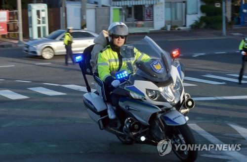 [수능] 안개·차량정체…수험생들 경찰 도움으로 지각 면해