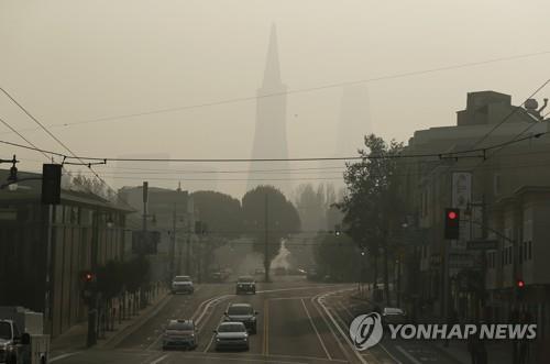 美서부 산불연기로 공기질 역대 최악…집단휴교·항공편 결항