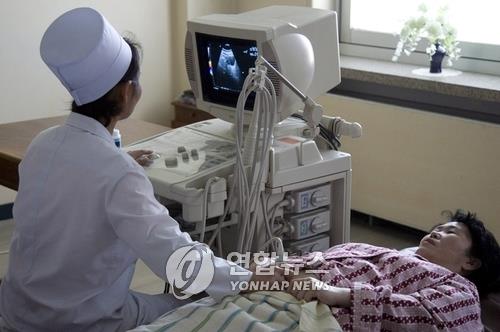 북한 여성·아동 건강상태 '심각'…모성사망률 남한의 8배