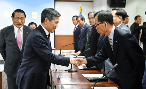 정경두, 군사합의 지지부탁…성우회 "신뢰구축 후 군사조치해야"