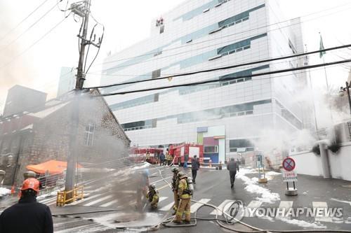 KT 화재 7시간째 진화중…서울 곳곳·경기도까지 통신장애