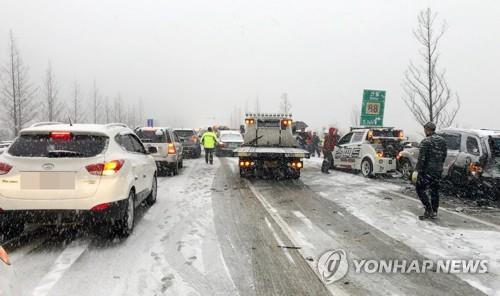 손보사들 車 보험료 3%↑ 공식화…내년초 2∼3% 추가인상