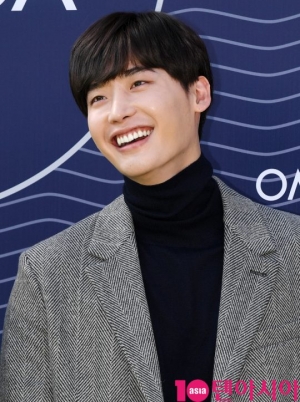 [TEN PHOTO]이종석 &#39;여심 사로잡는 함박미소&#39;