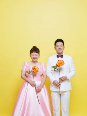 홍윤화♥김민기, 17일 결혼...꿀 떨어지는 웨딩사진 공개