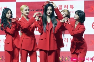 [TEN 현장] &#34;모든 게 제자리로&#34;…EXID, 솔지와 함께 완성된 &#39;알러뷰&#39;