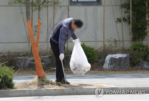 공공부문 단순노무·임시일용직 급증…月200만원미만 4만5000명↑