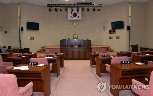 '어린이집 대표 못 물러나' 구의원, 제명 2주만에 의회 복귀