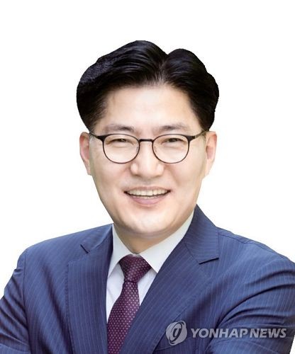 '공직선거법 위반 혐의' 강동구청장 영장심사 출석