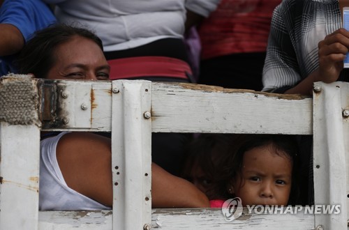 '트럼프 등쌀'에 캐러밴 압박 나선 멕시코…153명 체포