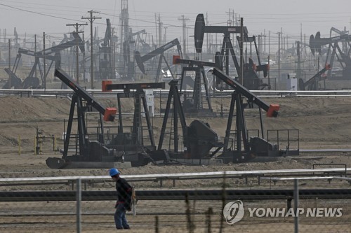 국제유가 '이란 제재 8개국 예외'에 약세 지속…WTI 0.9%↓