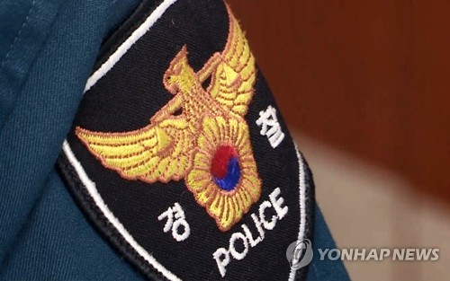 "뇌물받은 강남경찰" vs "'룸살롱 황제'의 모함"…1심 무죄