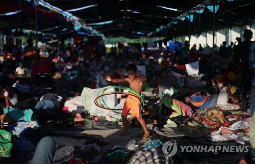 트럼프 압박에도 또 생긴 '4차 캐러밴'…2000명 엘살바도르 출발