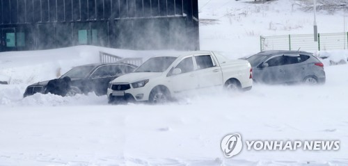 자동차보험료 11∼12월 중 3% 오를 듯…손보사들 인상준비 돌입