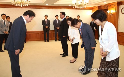 이총리, 규제개혁위원회 신임 민간위원에 위촉장 수여