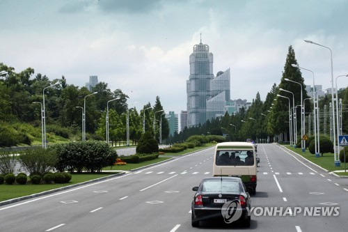 "북한, 평양에 대형 전시장·30층 호텔 건설 추진"