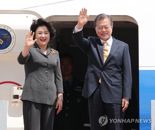 문대통령, 13∼18일 아세안·APEC 정상회의 참석 위해 출국