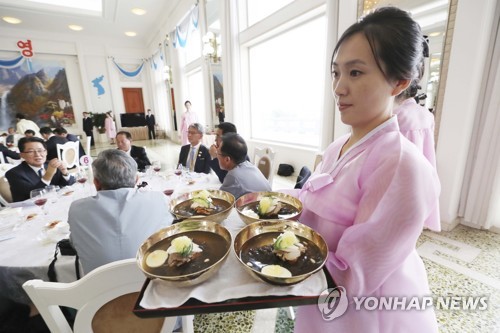 냉면·백두산·판문점…北, '남북화해' 관광유치에 적극 활용