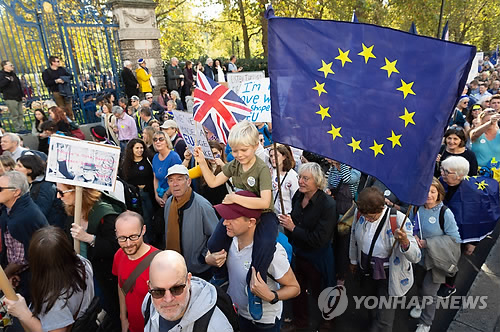 英총리 "제2의 국민카지노 게임 종류 없다"…변호사 1500명 재카지노 게임 종류 요구